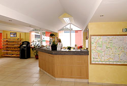 Aktiv im Hallenbad im Hotel im Bayerischen Wald.