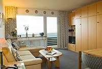 Wohnzimmer im II-Raum-Appartement oder Familienzimmer